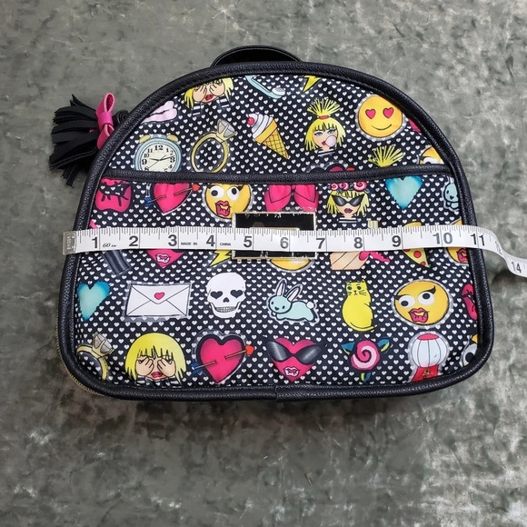 Betsey Johnson Emoji Train Case - Picture 6 of 9
